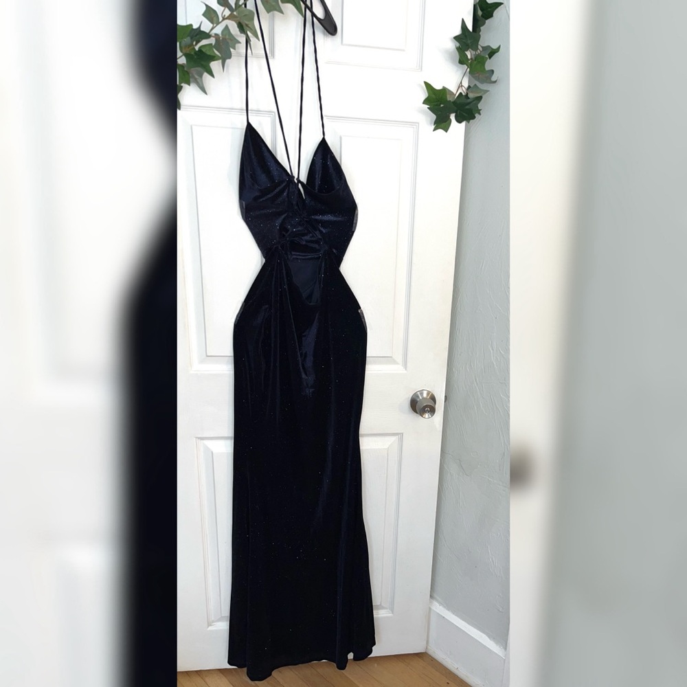 Elegant Midnight Blue Evening Gown